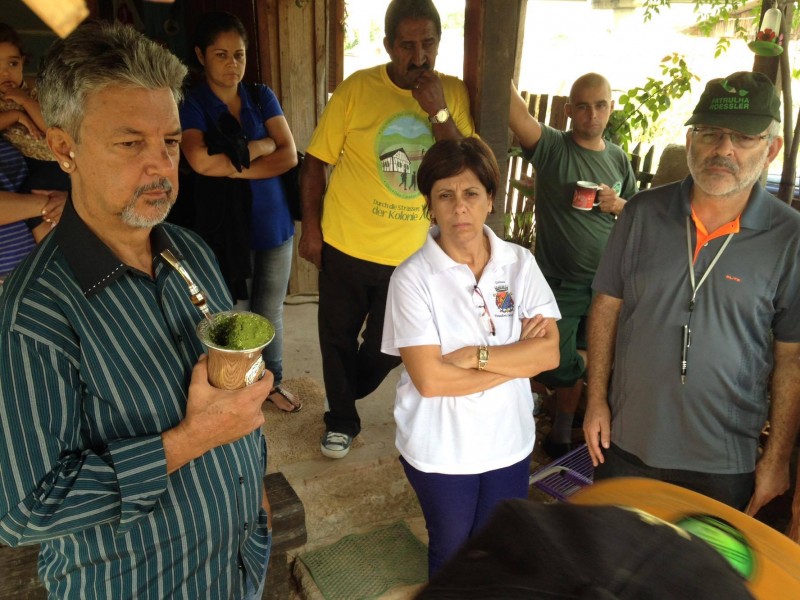 Iara Cardoso visita vila Progresso com comissão de vereadores