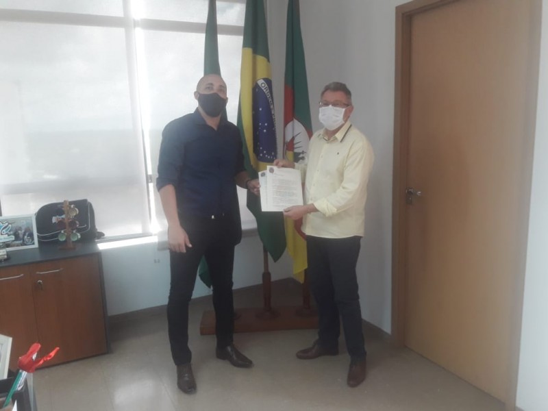 Vereador Dentinho se reúne com prefeito Ary Vanazzi e apresenta demandas da comunidade