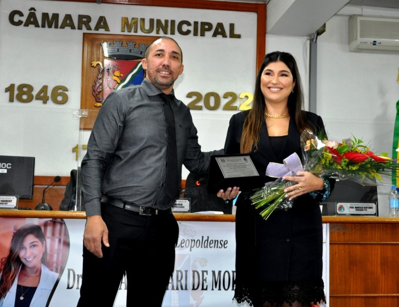Oncologista Nátaly Oliari de Moraes é homenageada com o título de Cidadã Leopoldense