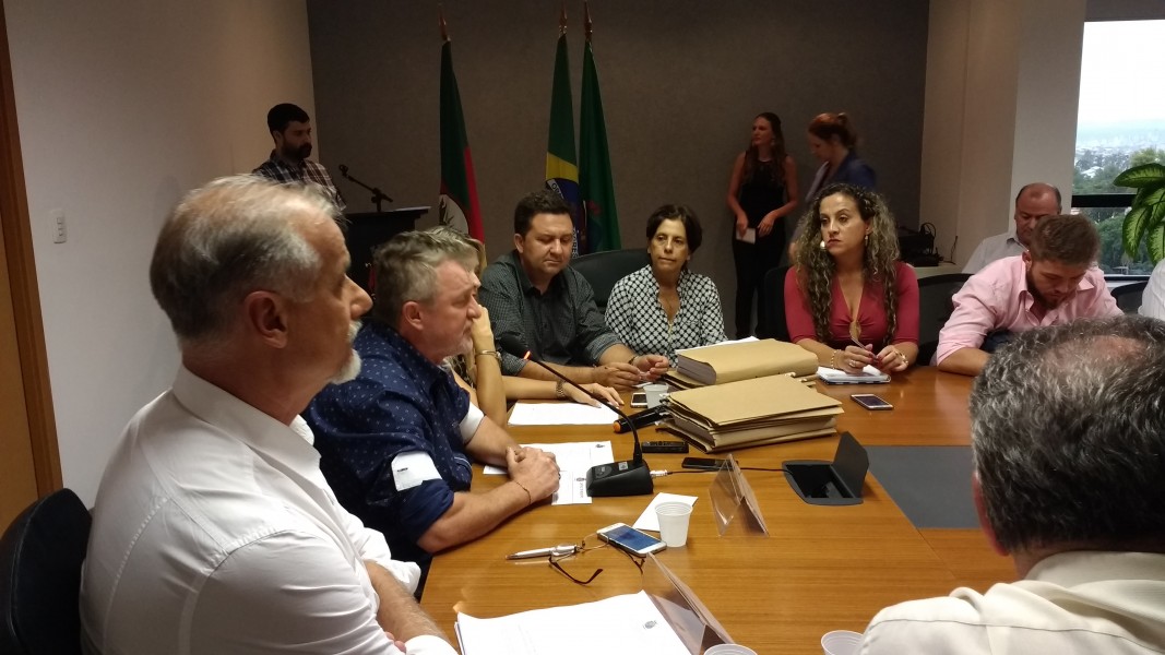 Vereadora Iara Cardoso acompanha divulgação de auditoria