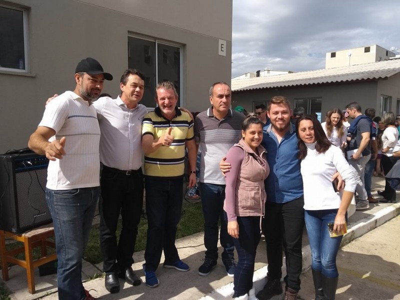 Dudu Moraes participa da entrega das escrituras para 224 famílias do Residencial São Gabriel
