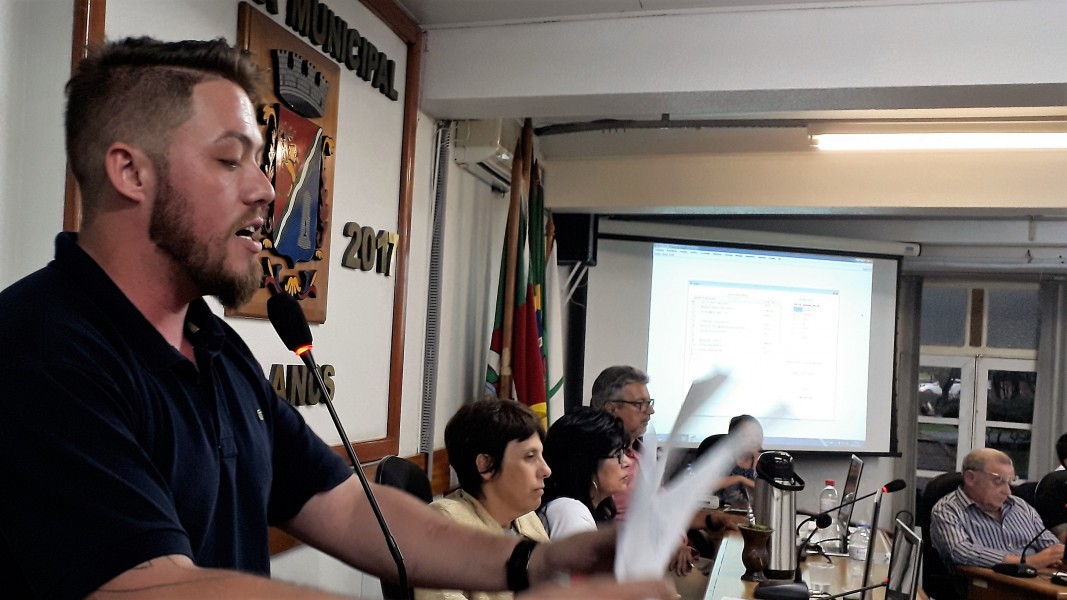Dudu Moraes critica vereadores da oposição em função de projetos de emenda ao orçamento do município com obras desnecessárias e valores exorbitantes