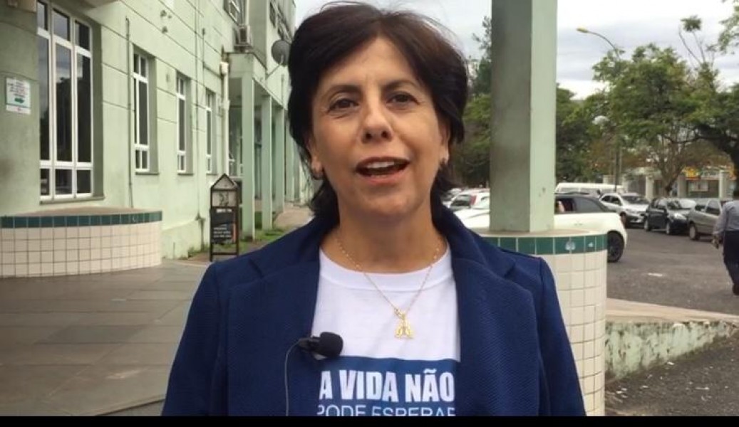 Vereadora Iara Cardoso colhe assinaturas em defesa do Hospital Centenário