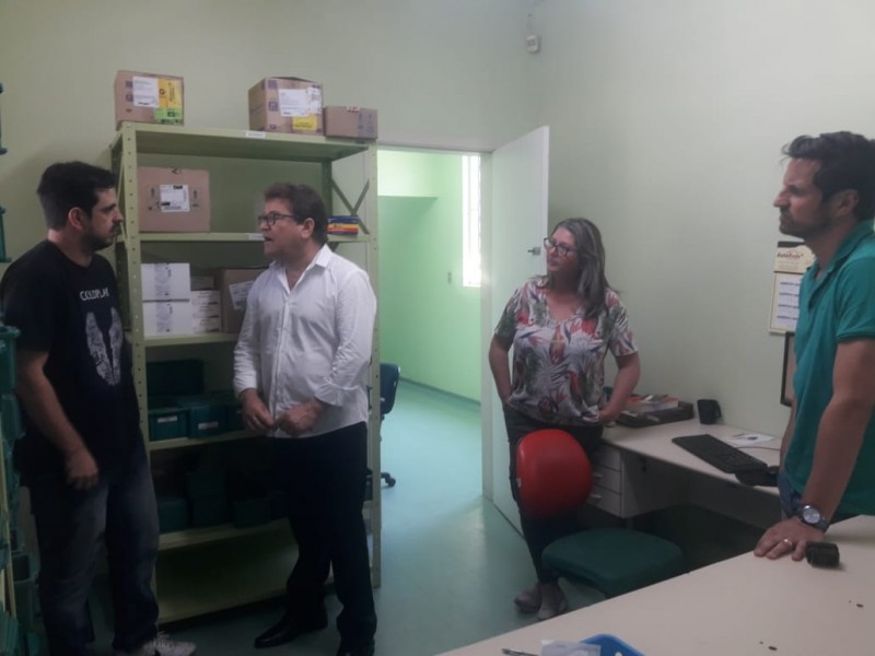 Vereador Ary Moura visita Centro de Saúde da Feitoria 