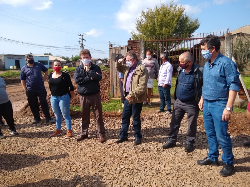 Vereador Ary Moura visita obras de pavimentação na Cooper Bom Fim e na Vila Brás