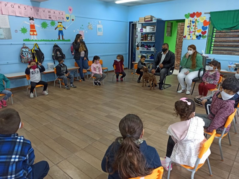 Vereador Brasil na escola, leva conscientização sobre Direitos Animais para crianças