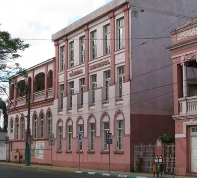 Iara Cardoso propõe audiência pública sobre prédio da Câmara
