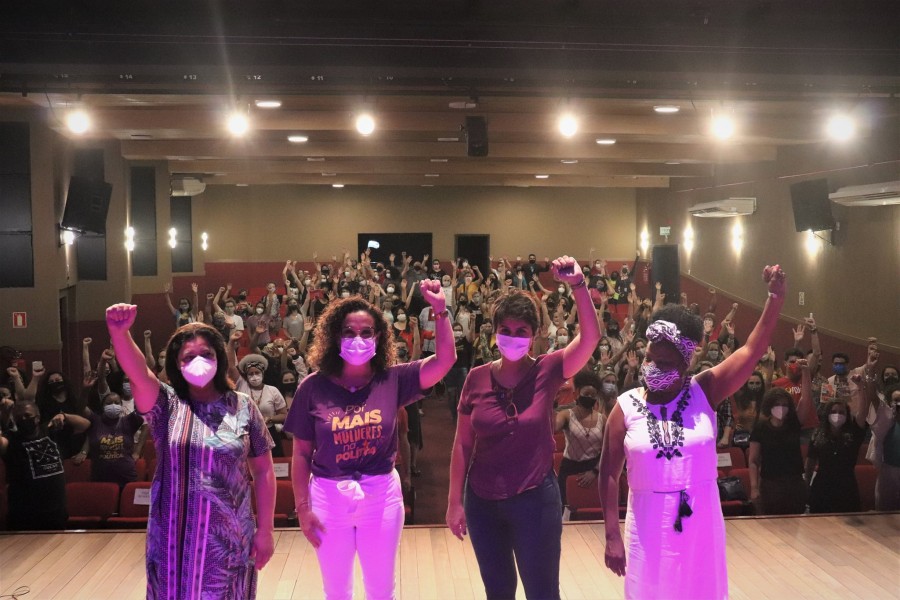 Mulheres tomam o Teatro Municipal para debater sobre a violência de gênero na política