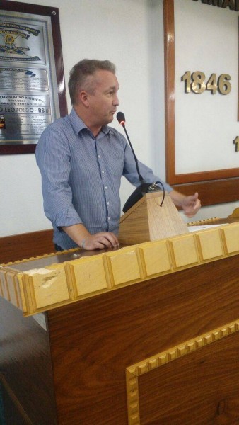 Fabiano pede esclarecimentos sobre concessões do município 