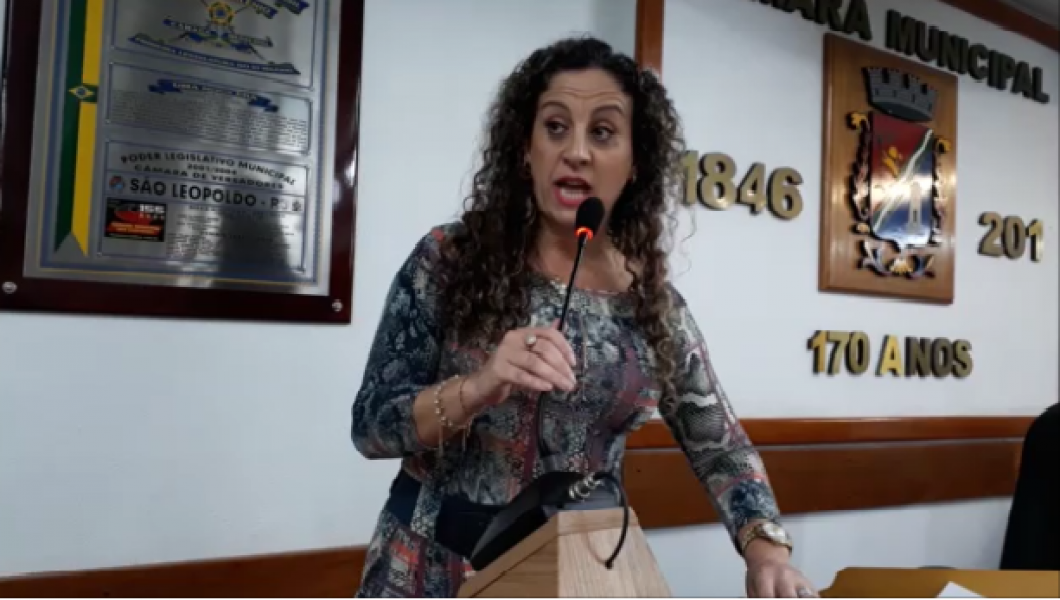 Ana Affonso parabeniza Iara Cardoso pelo projeto que cria Procuradoria da Mulher na Câmara Municipal de São Leopoldo