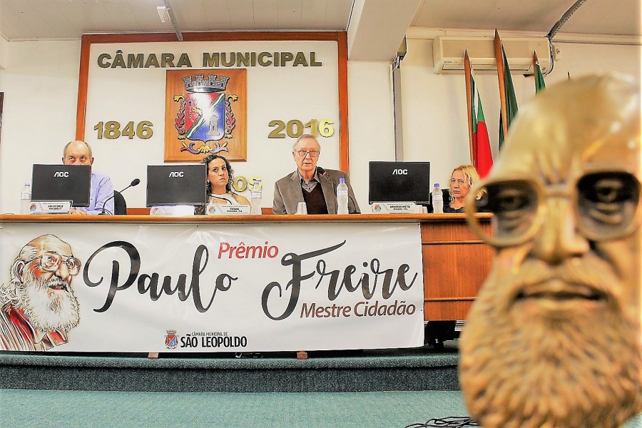 Sessão solene em homenagem ao dia do professor será marcada pela entrega do Prêmio Paulo Freire Mestre Cidadão