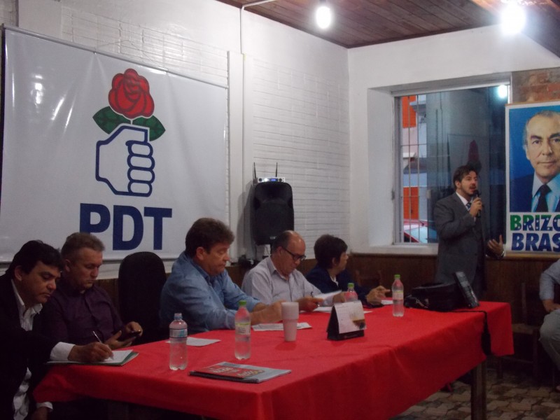 História política do Brasil revisada durante palestra de criação do Movimento Cultural Darcy Ribeiro