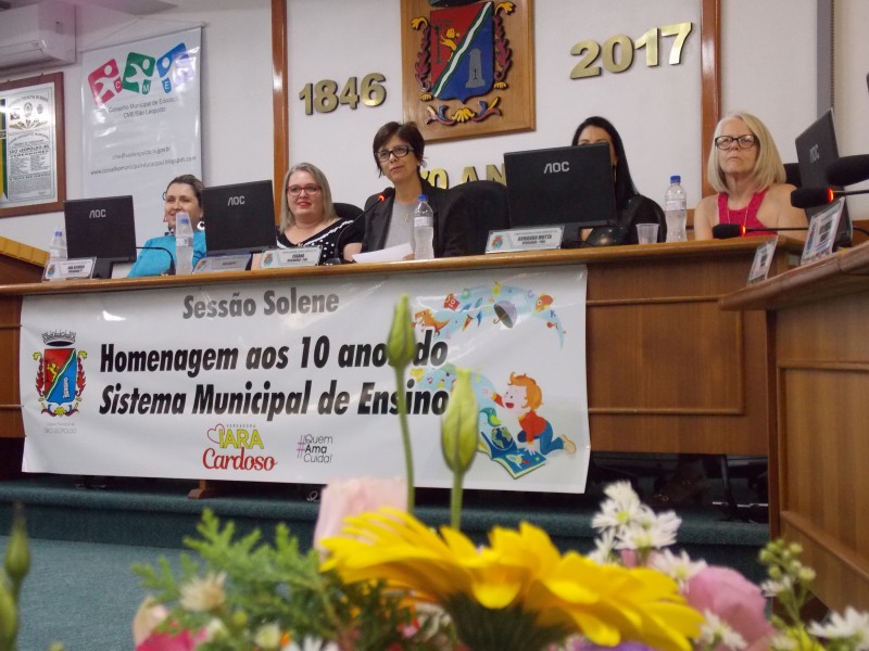 Iara Cardoso presta homenagem em sessão solene dos 10 anos do Conselho Municipal de Educação