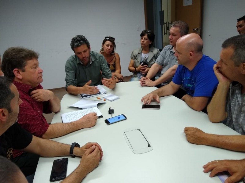 Bancada do PDT participa de reunião com secretário e taxistas de São Leopoldo