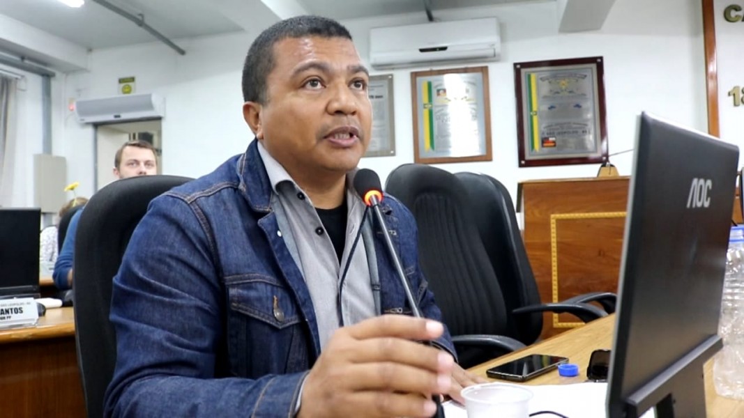Escassez de vacina e vacinador é criticada pelo vereador Brasil Oliveira