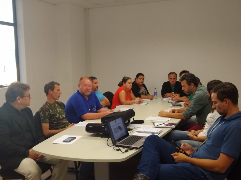 Ary Moura participa de reunião com secretário e cooperativas